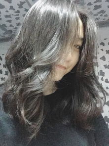 如何把齐刘海留成中分?怎么把齐刘海弄成中分