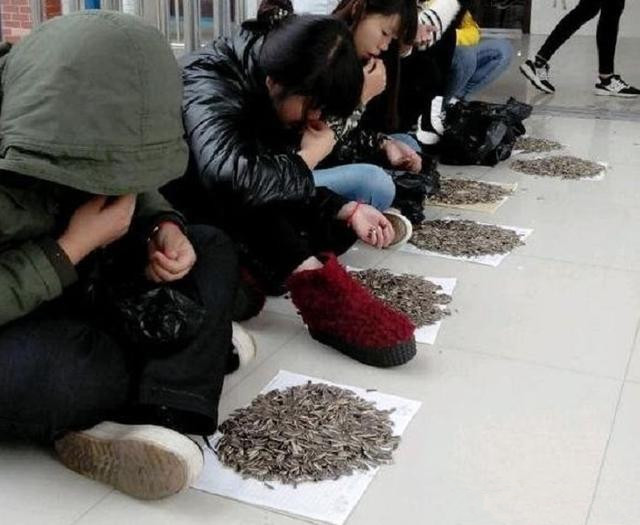 学生认真听课被老师无缘无故殴打？（官方回应3名老师围殴学生）