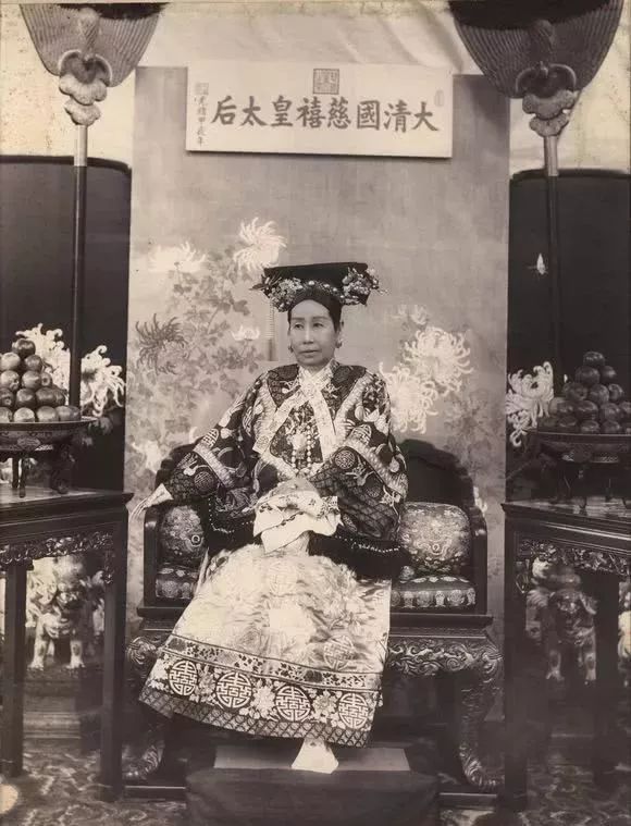 故宫珍妃井在哪？（珍妃打捞出来时的照片）